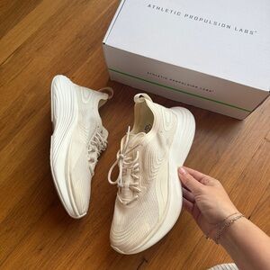 APL Women's White Athletic Streamline Shoes NEW